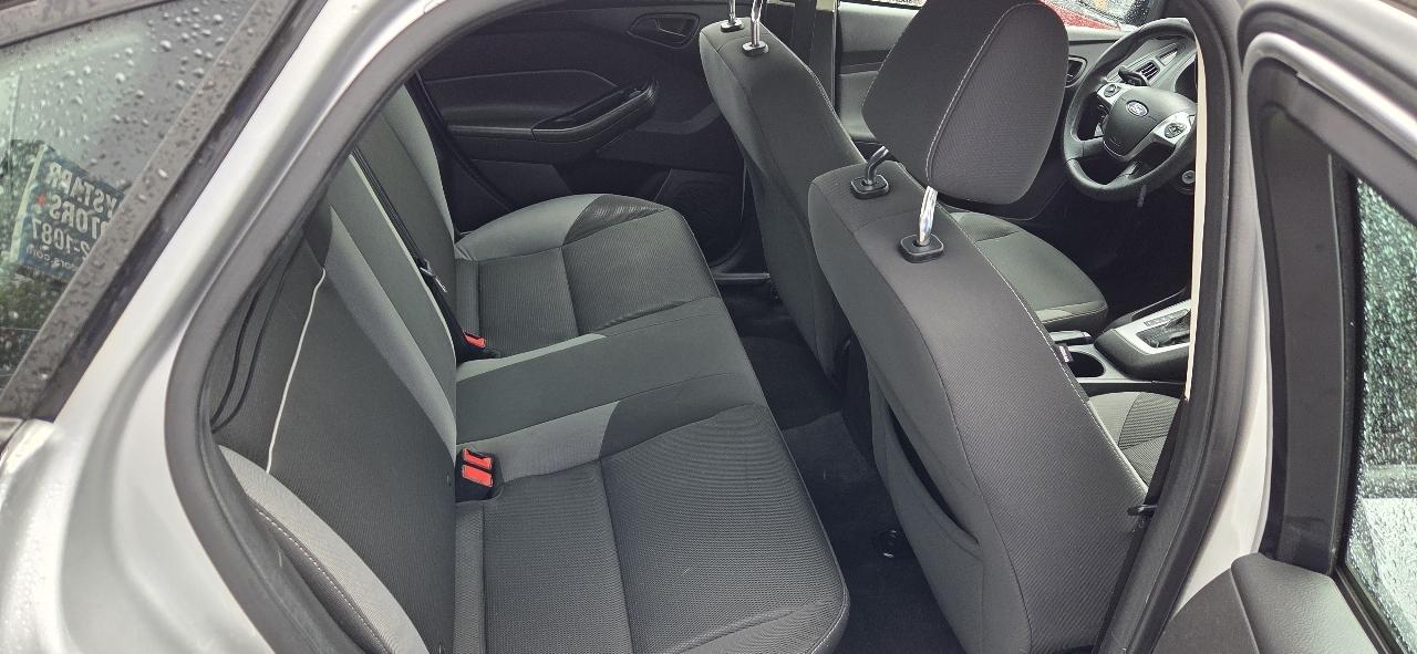 Ford Focus SE Sedan 2012