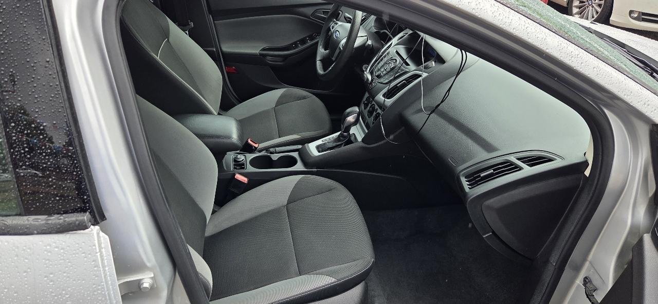Ford Focus SE Sedan 2012
