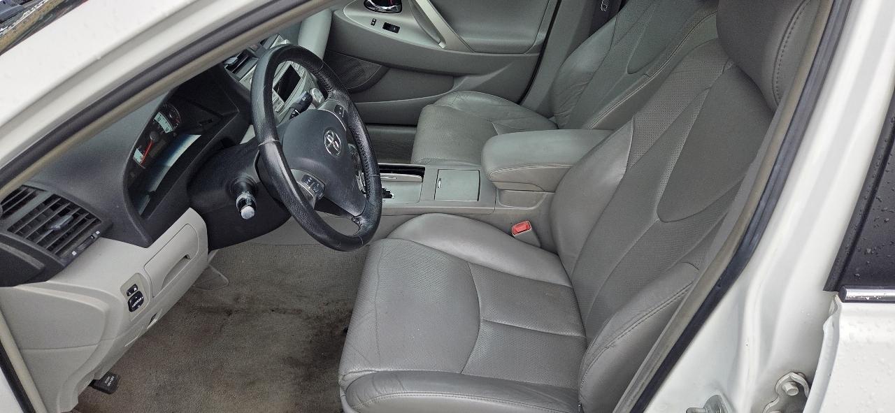 Toyota Camry SE 6-Spd AT 2010