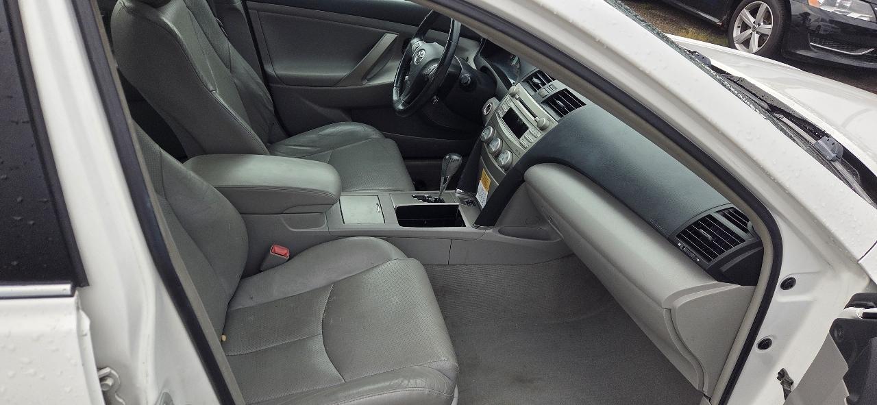 Toyota Camry SE 6-Spd AT 2010