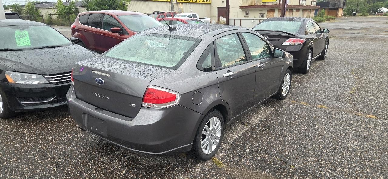 Ford Focus SEL Sedan 2010