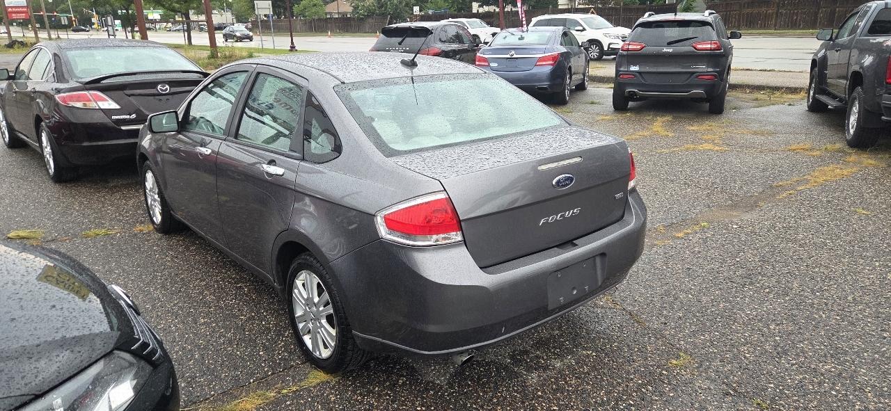 Ford Focus SEL Sedan 2010