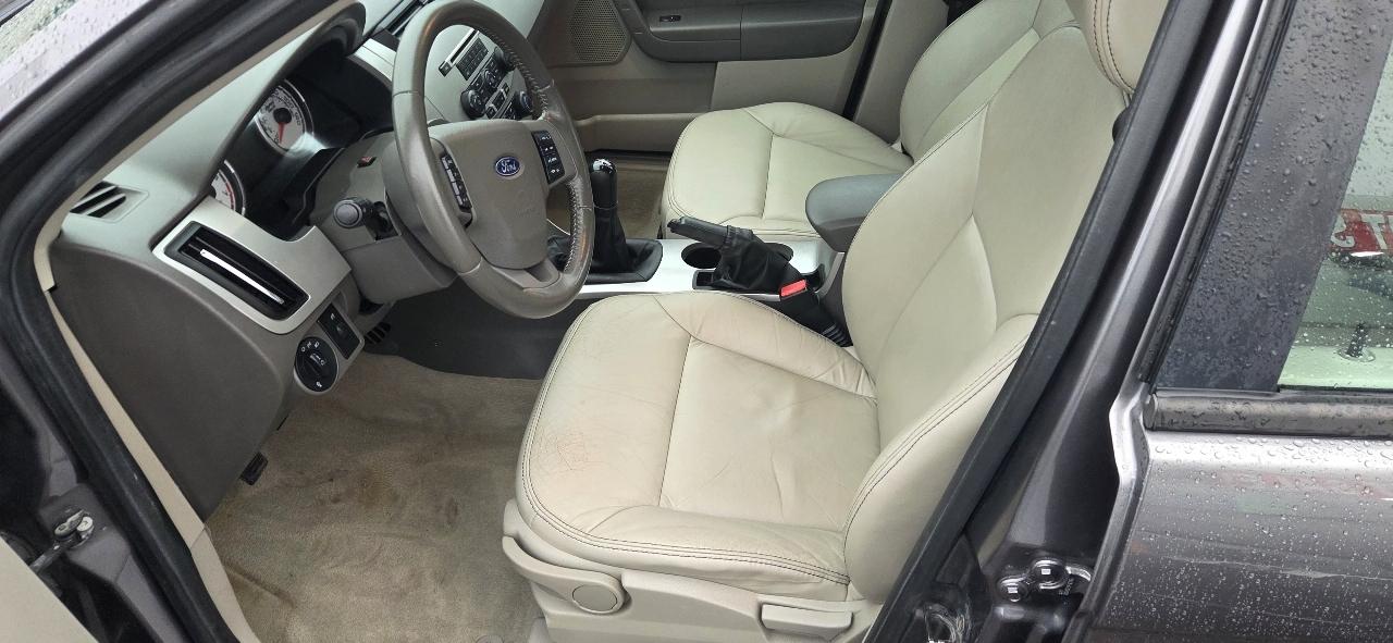 Ford Focus SEL Sedan 2010