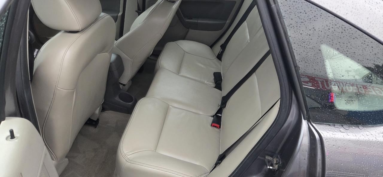 Ford Focus SEL Sedan 2010