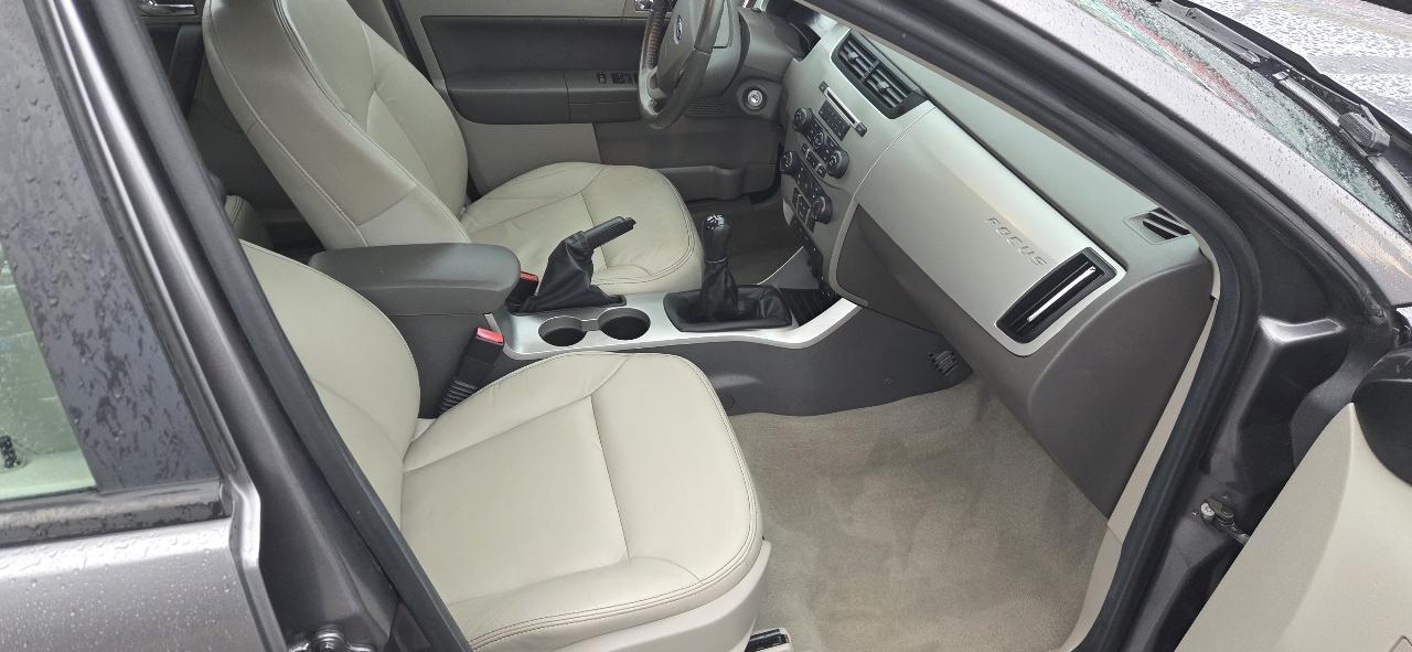Ford Focus SEL Sedan 2010