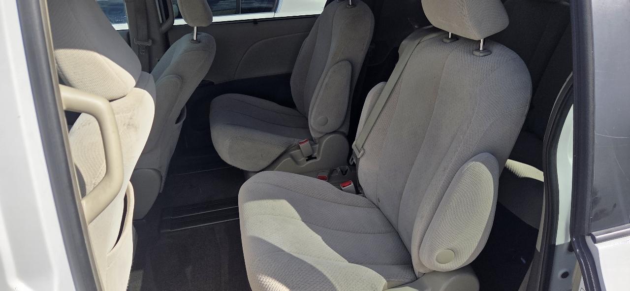 Toyota Sienna LE FWD 8-Passenger V6 2014