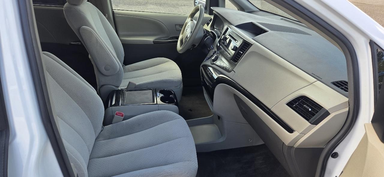Toyota Sienna LE FWD 8-Passenger V6 2014