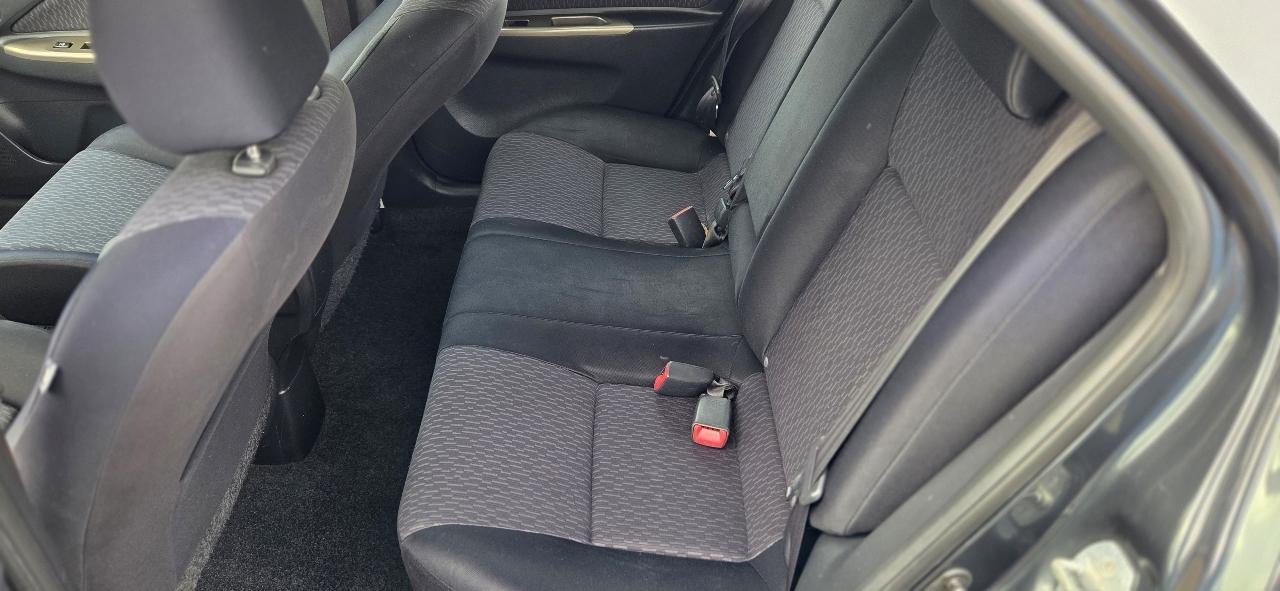 Toyota Yaris Sedan S 4-Speed AT 2009