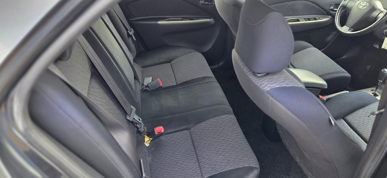 Toyota Yaris Sedan S 4-Speed AT 2009