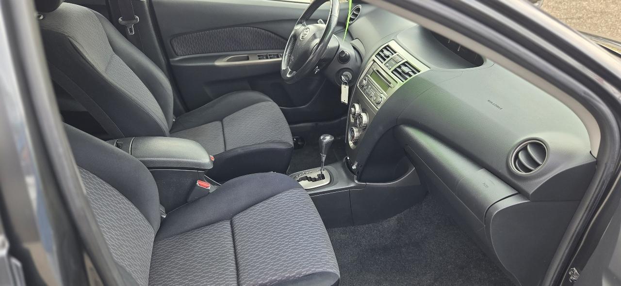 Toyota Yaris Sedan S 4-Speed AT 2009