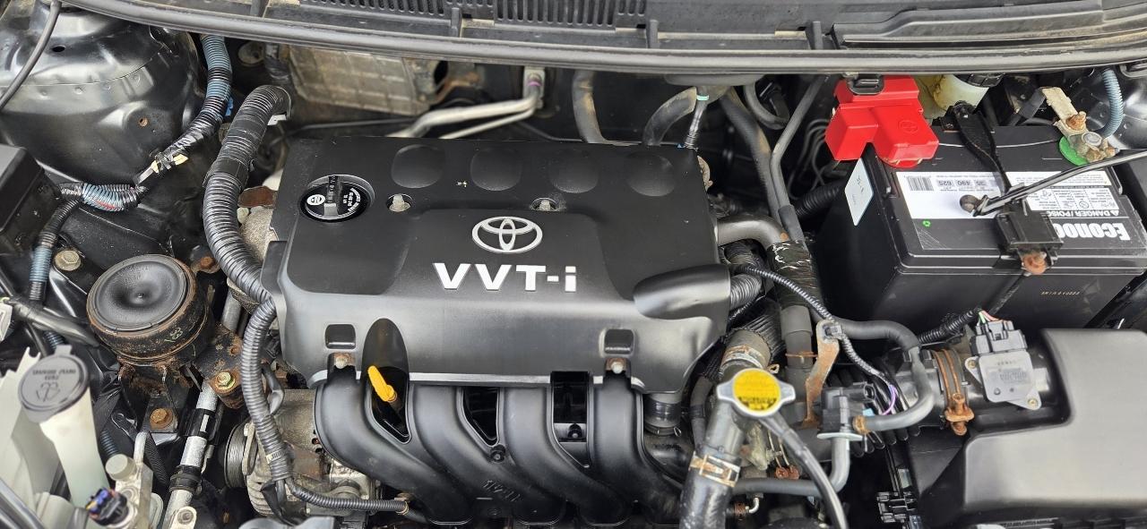 Toyota Yaris Sedan S 4-Speed AT 2009