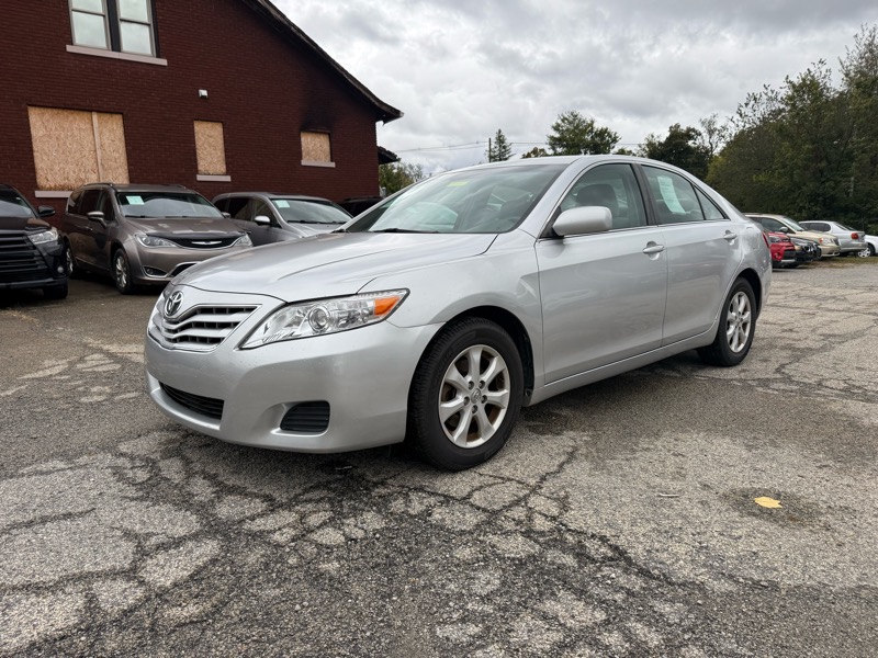 Toyota Camry 4dr Sedan LE Auto 2011