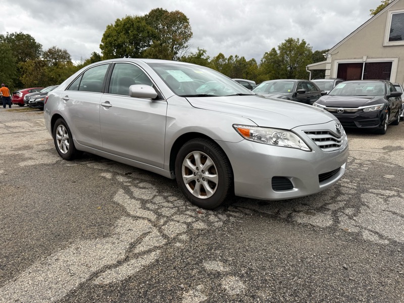 Toyota Camry 4dr Sedan LE Auto 2011