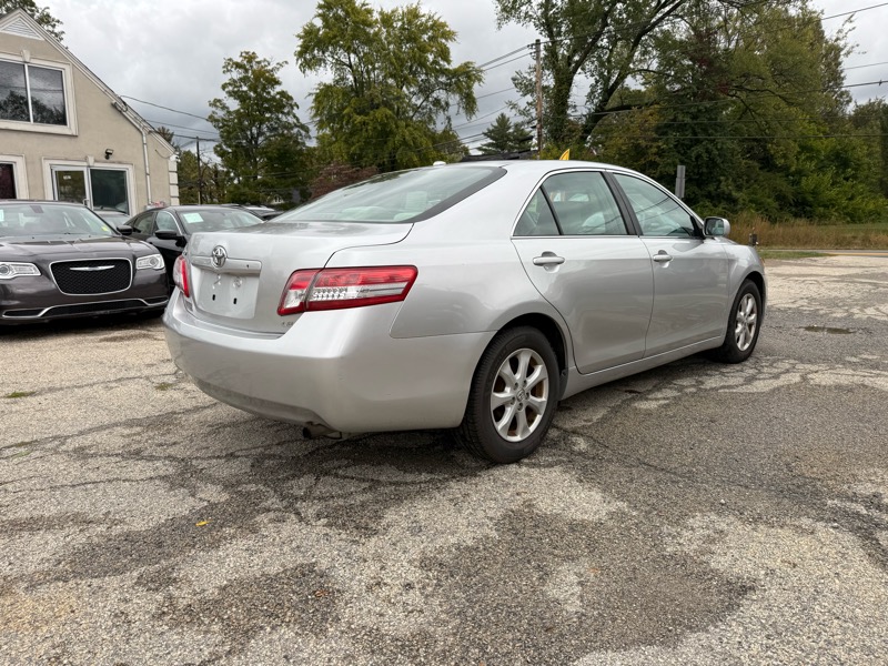 Toyota Camry 4dr Sedan LE Auto 2011