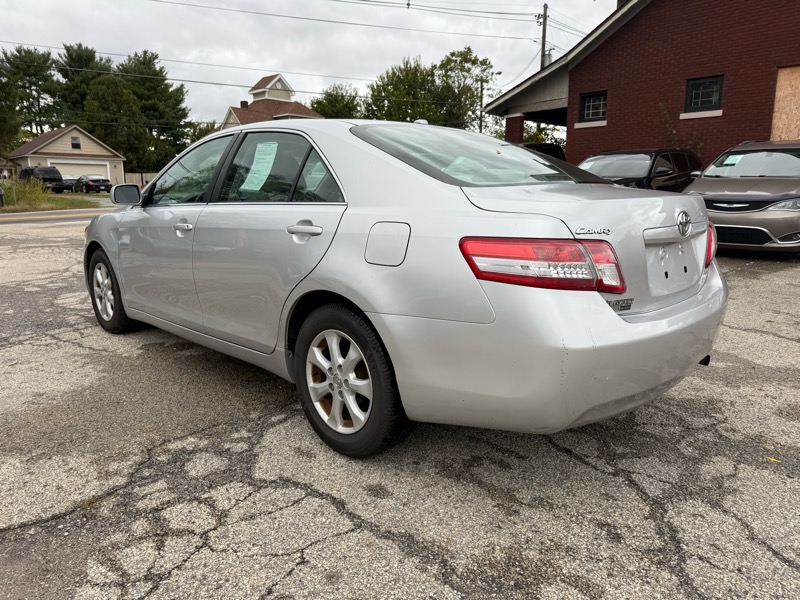 Toyota Camry 4dr Sedan LE Auto 2011