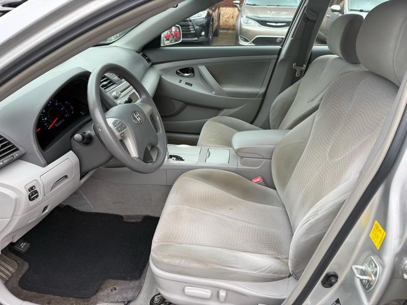 Toyota Camry 4dr Sedan LE Auto 2011