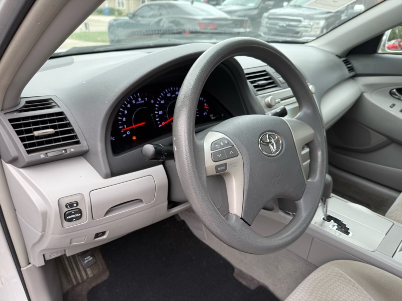 Toyota Camry 4dr Sedan LE Auto 2011