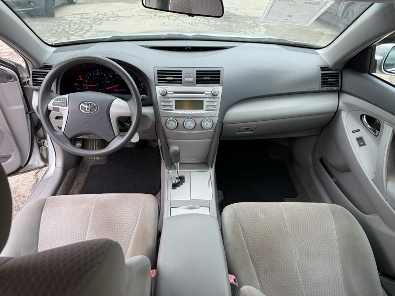 Toyota Camry 4dr Sedan LE Auto 2011
