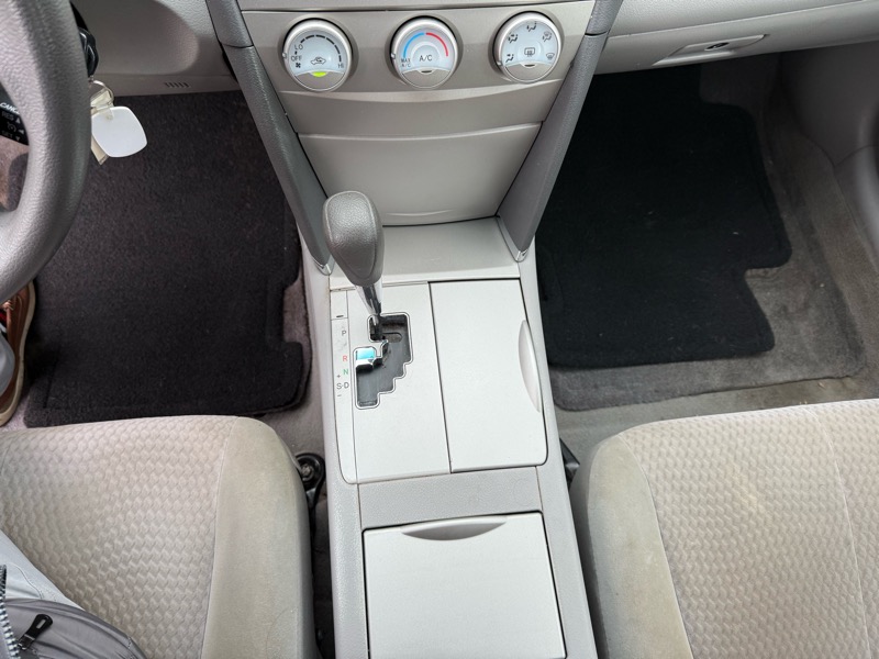 Toyota Camry 4dr Sedan LE Auto 2011