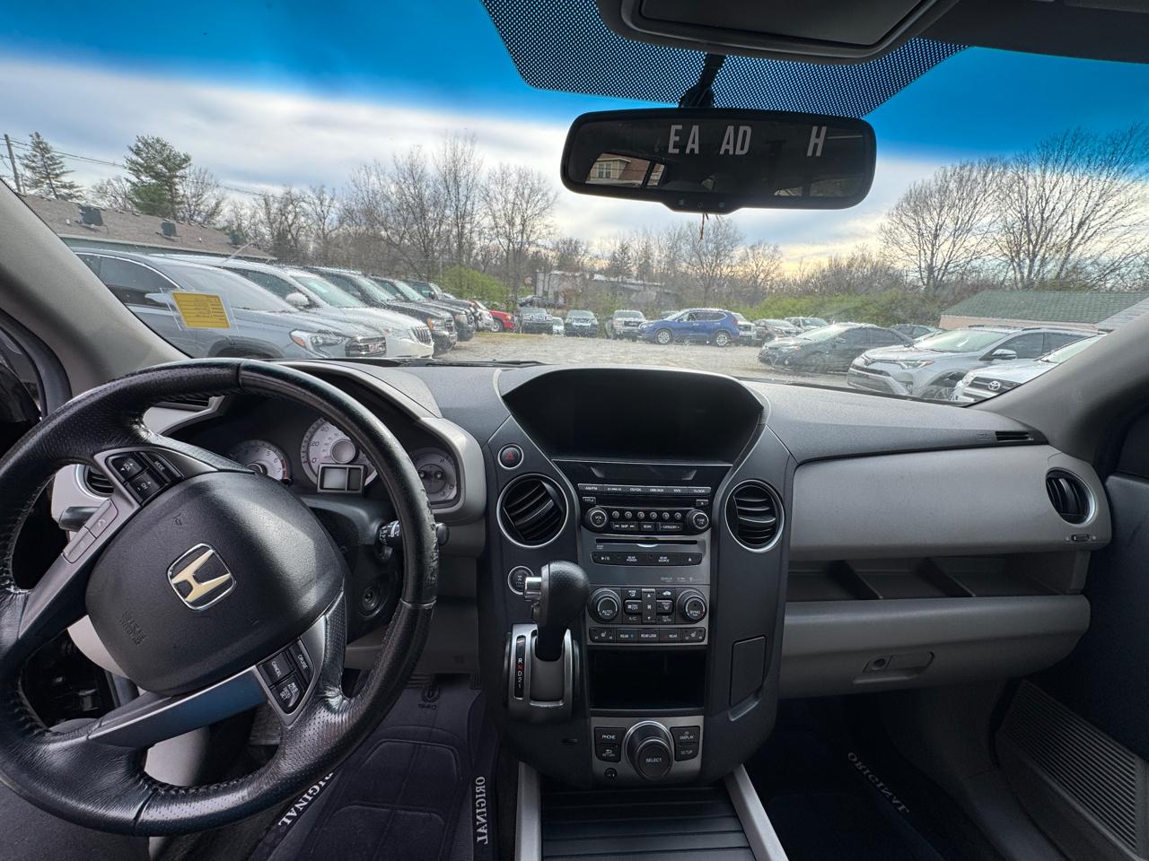 View vehicle photo 4