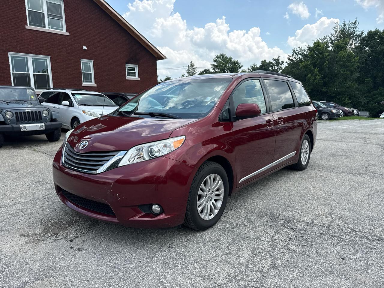 2013 Toyota Sienna XLE FWD 8-Passenger V6