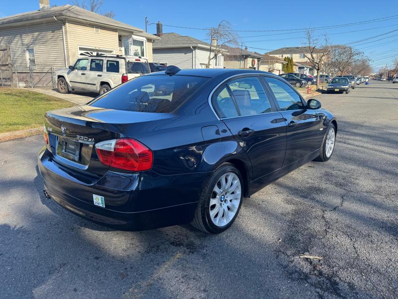 BMW 3-Series 330xi Sedan 2006