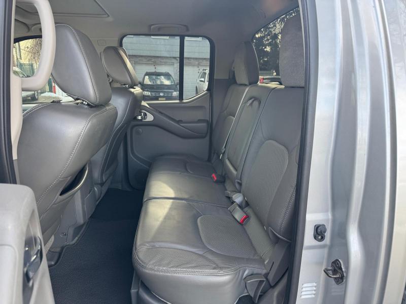 Nissan Frontier SL Crew Cab 4WD 2012