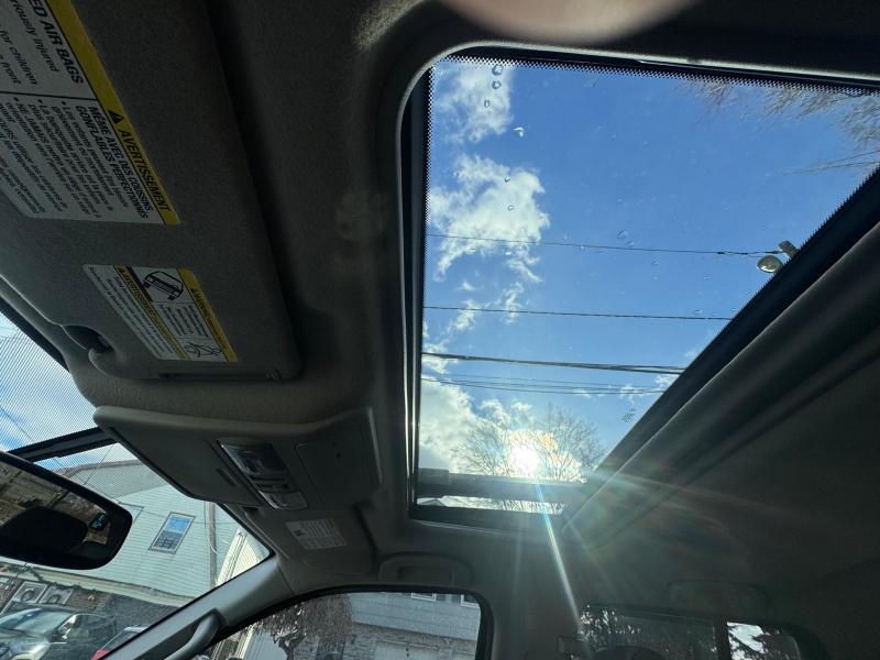 Nissan Frontier SL Crew Cab 4WD 2012