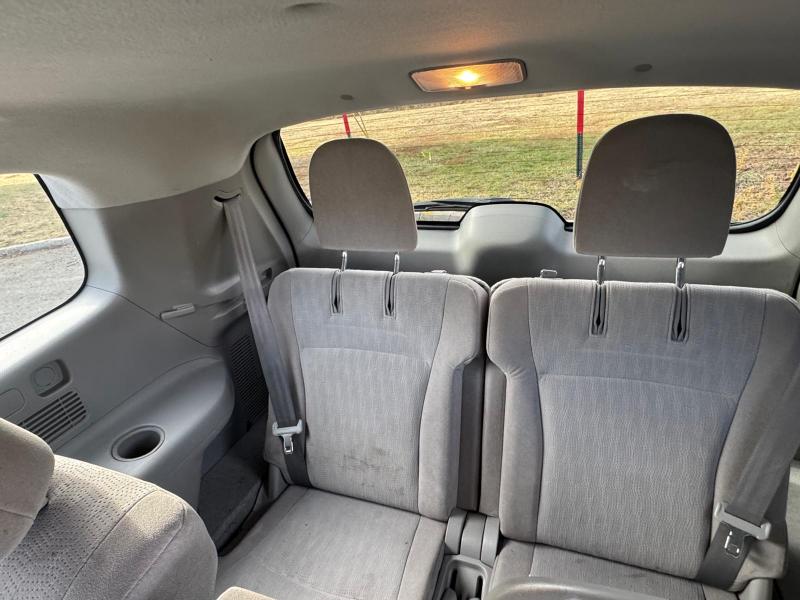 Toyota Highlander Base 2WD V6 2012