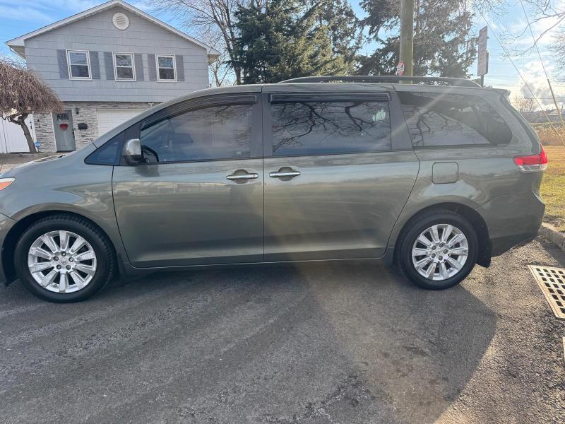 2011 Toyota Sienna XLE