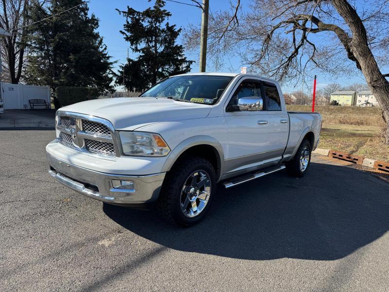 RAM 1500 4WD Crew Cab 140.5" Laramie 2011
