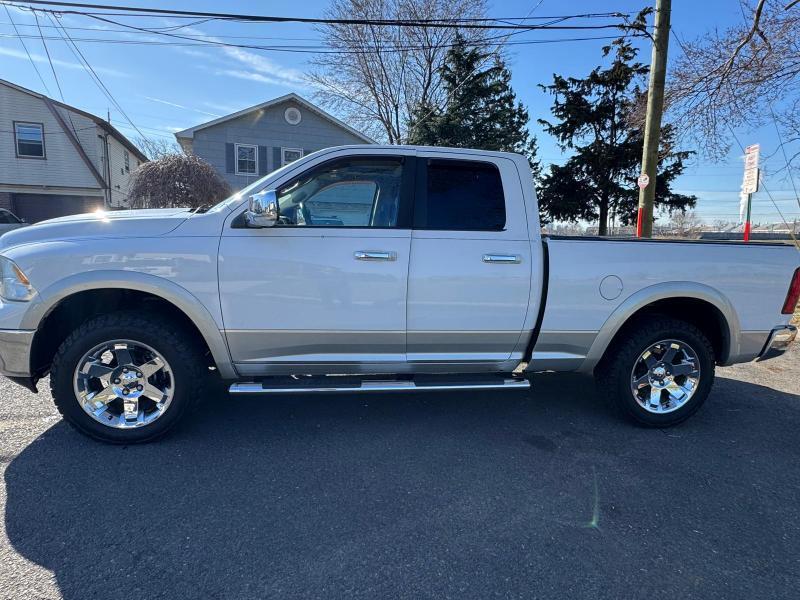 RAM 1500 4WD Crew Cab 140.5" Laramie 2011