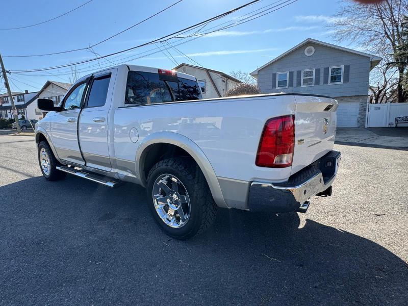 RAM 1500 4WD Crew Cab 140.5" Laramie 2011
