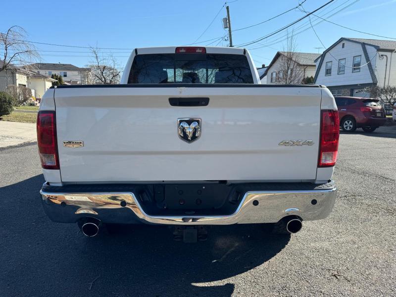 RAM 1500 4WD Crew Cab 140.5" Laramie 2011