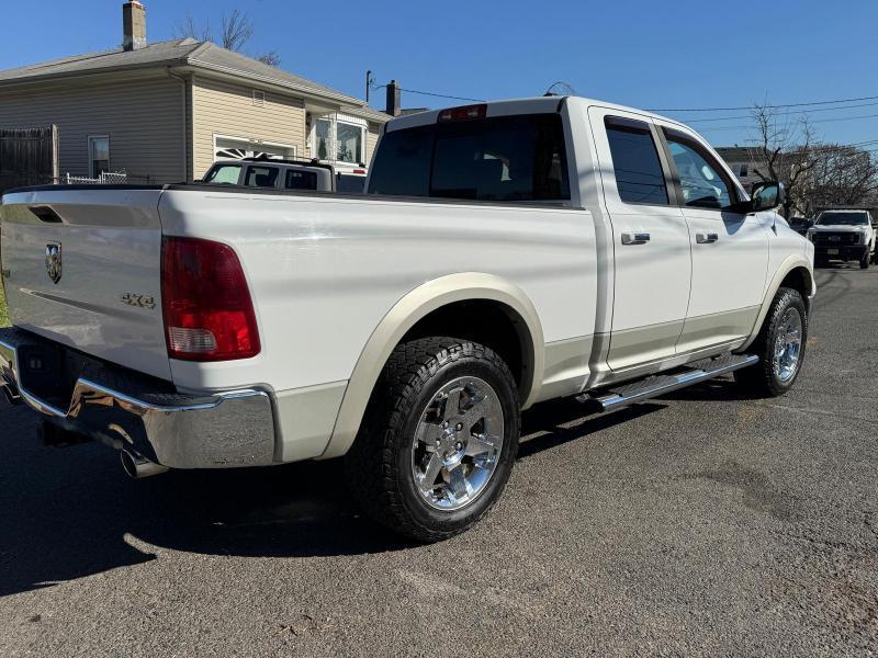 RAM 1500 4WD Crew Cab 140.5" Laramie 2011