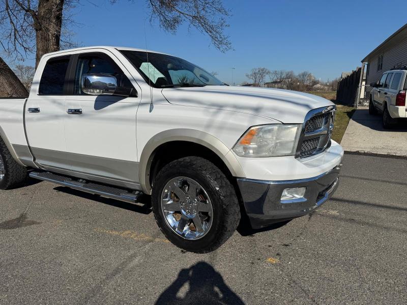 RAM 1500 4WD Crew Cab 140.5" Laramie 2011