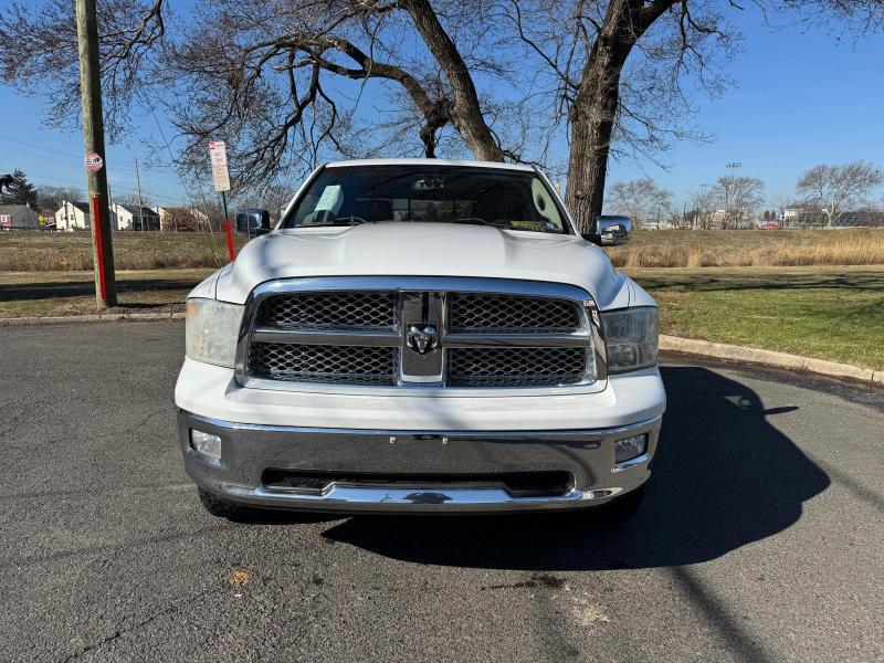 RAM 1500 4WD Crew Cab 140.5" Laramie 2011