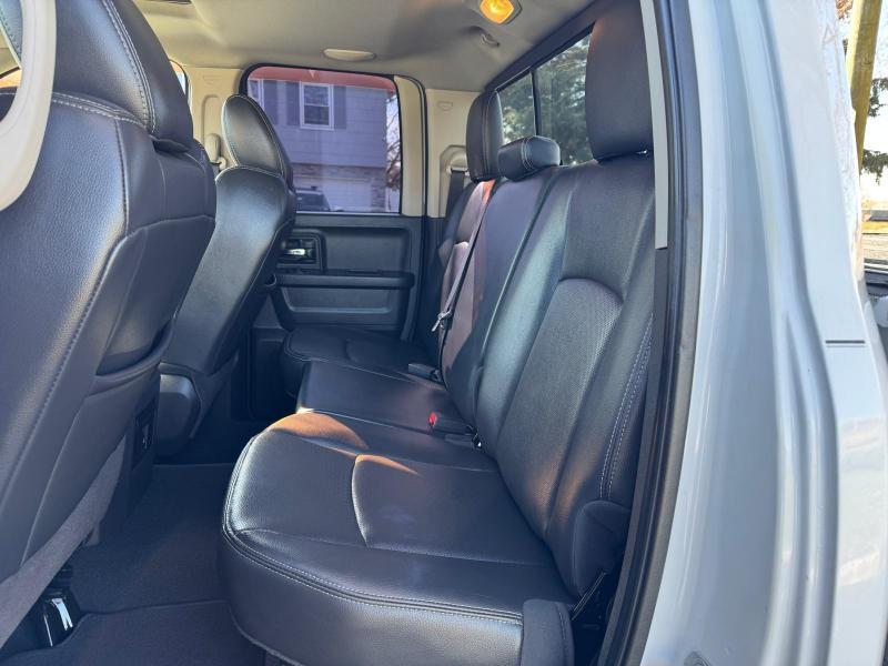 RAM 1500 4WD Crew Cab 140.5" Laramie 2011