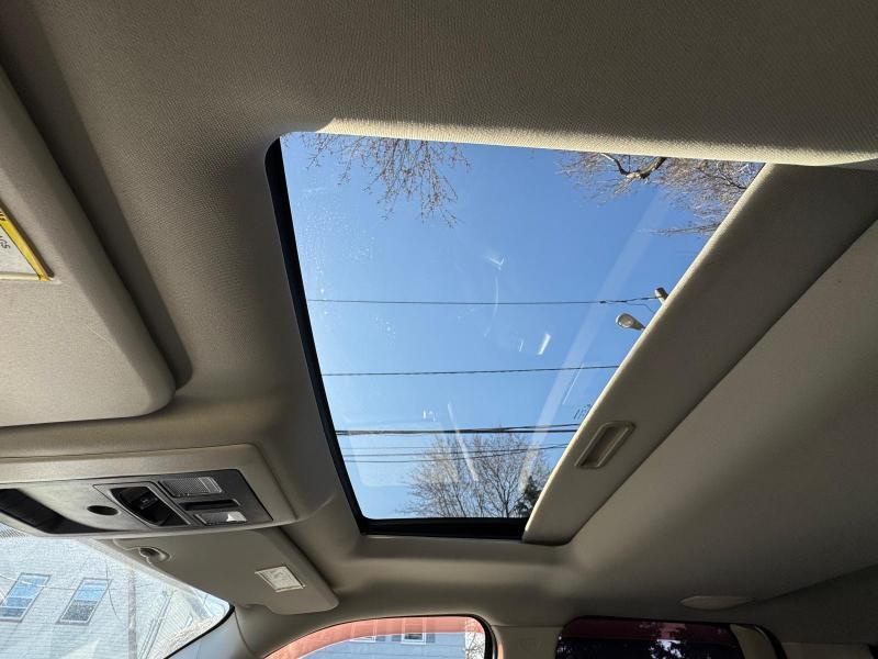 RAM 1500 4WD Crew Cab 140.5" Laramie 2011