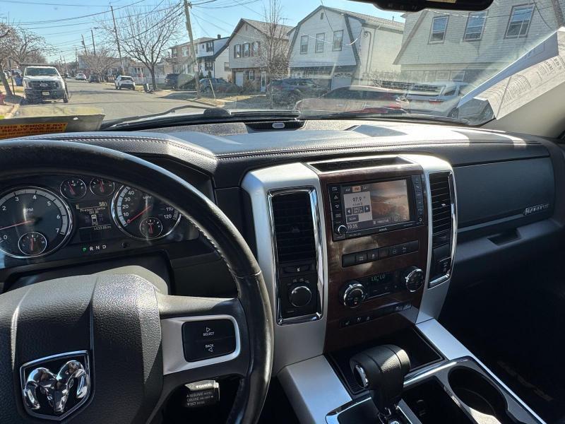 RAM 1500 4WD Crew Cab 140.5" Laramie 2011