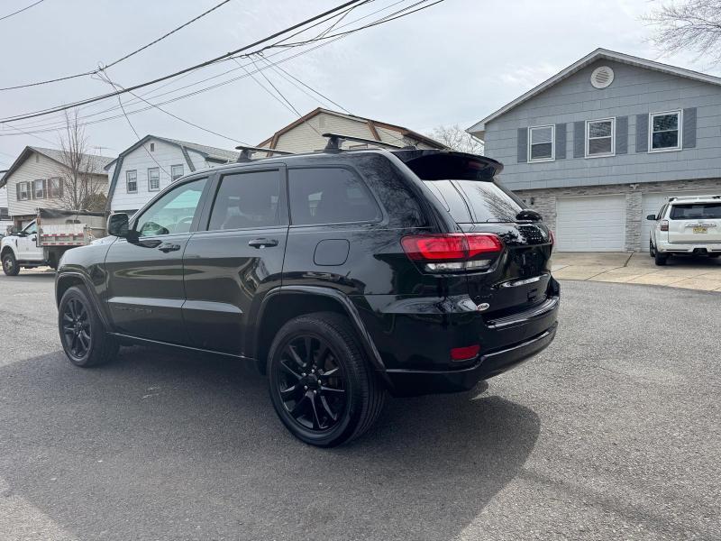 Jeep Grand Cherokee Laredo 4WD 2017