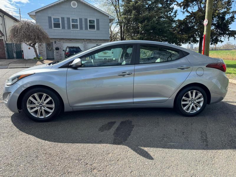 Hyundai Elantra SE 6AT 2015