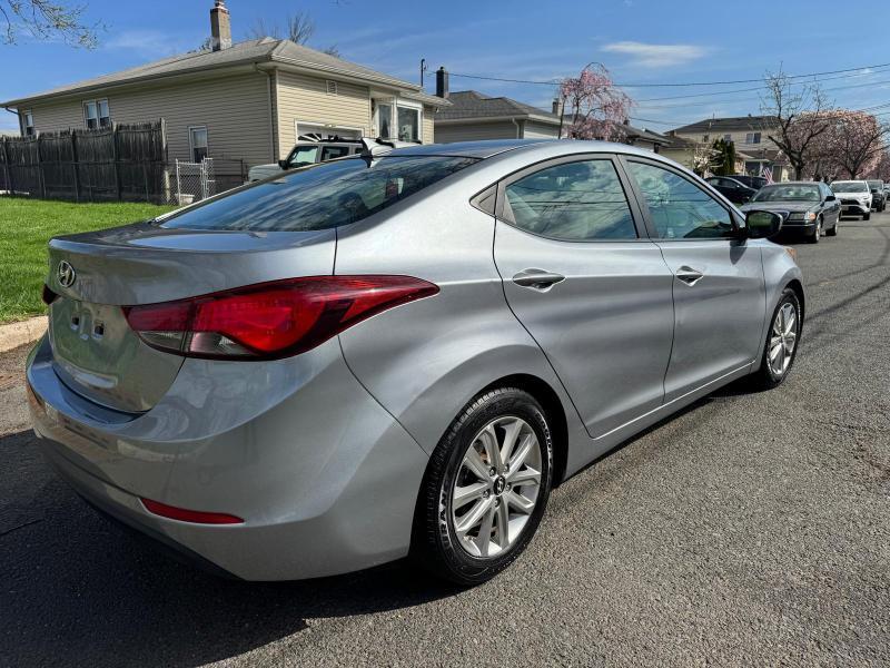 Hyundai Elantra SE 6AT 2015