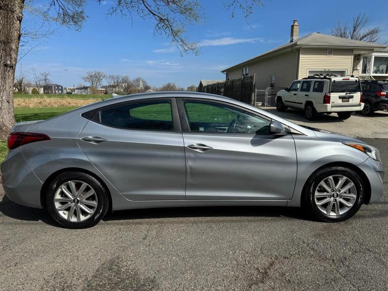 Hyundai Elantra SE 6AT 2015