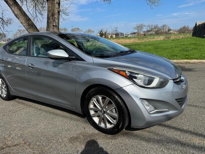 Hyundai Elantra SE 6AT 2015