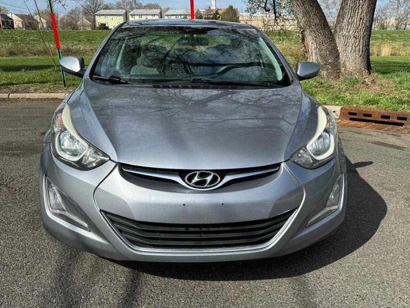Hyundai Elantra SE 6AT 2015