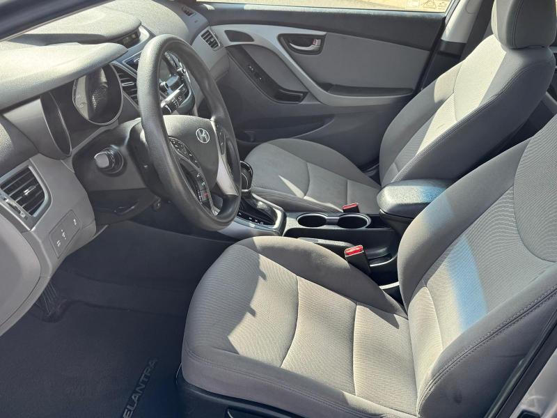 Hyundai Elantra SE 6AT 2015