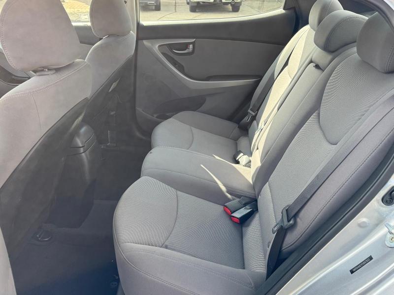 Hyundai Elantra SE 6AT 2015