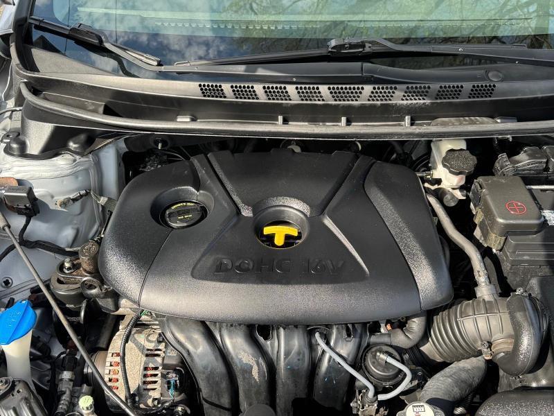 Hyundai Elantra SE 6AT 2015