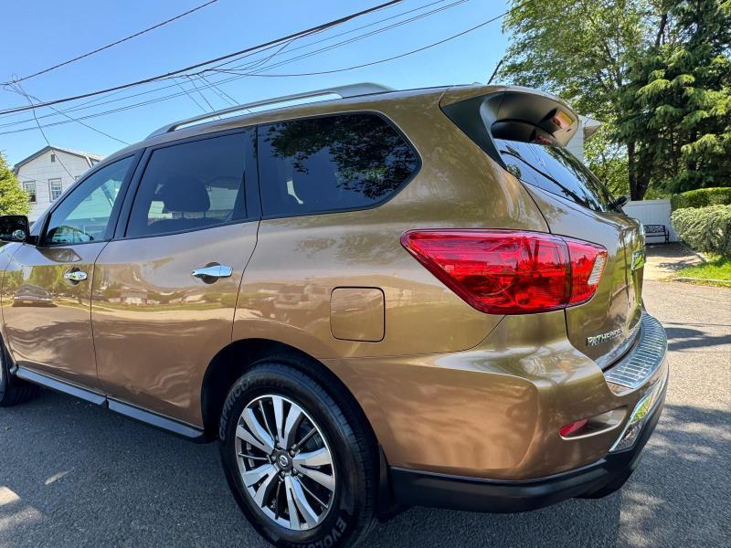Nissan Pathfinder Platinum 4WD 2017